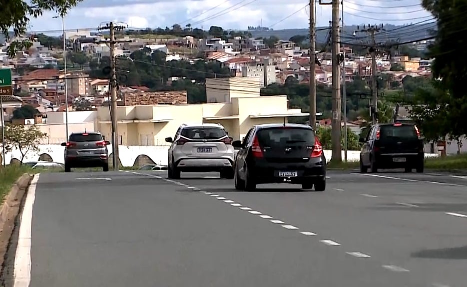 Carros na rua.