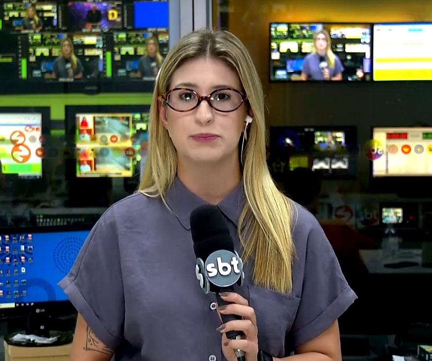 Rep&oacute;rter Nicole Bonentti falando sobre.