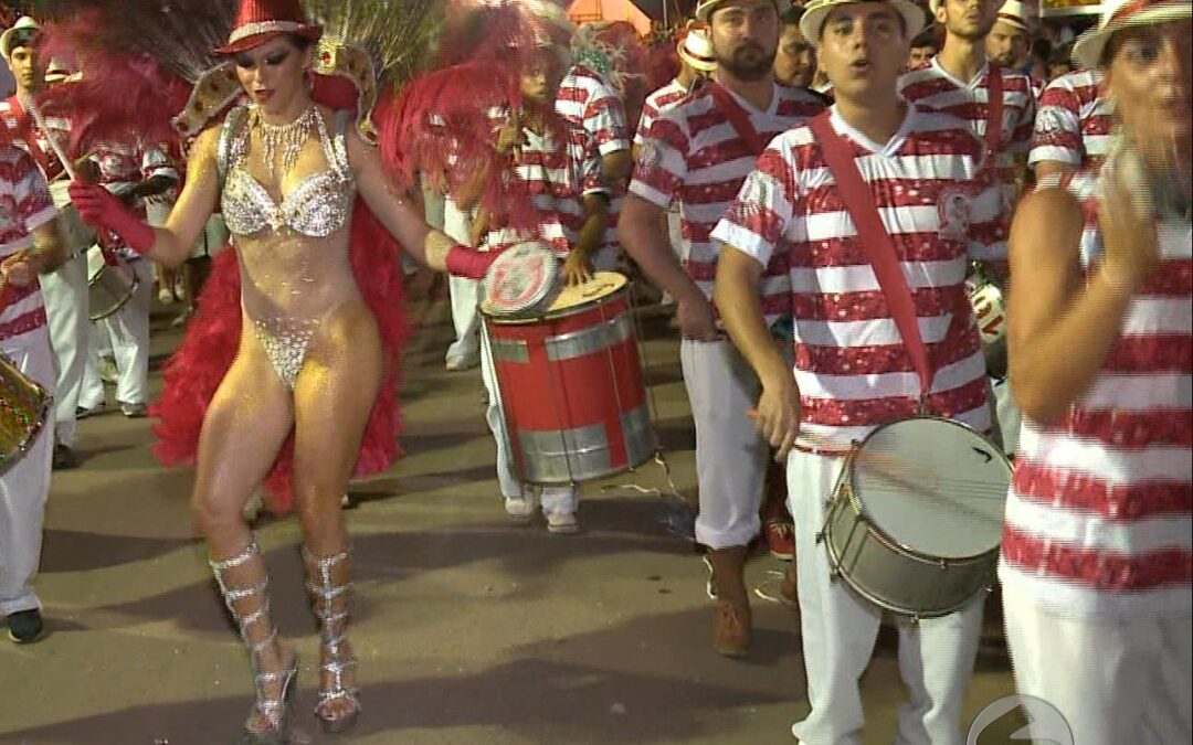 Última noite de desfile de Carnaval em Porangaba deve atrair 5 mil pessoas