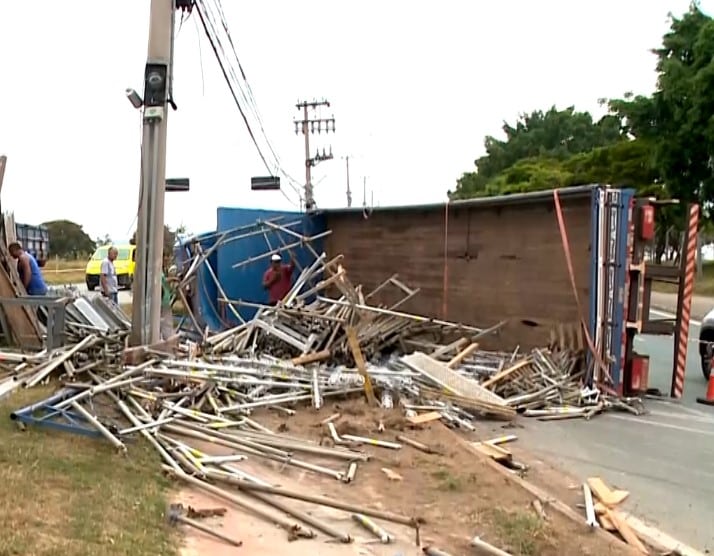 Grave acidente em Sorocaba deixa um morto e complica o trânsito