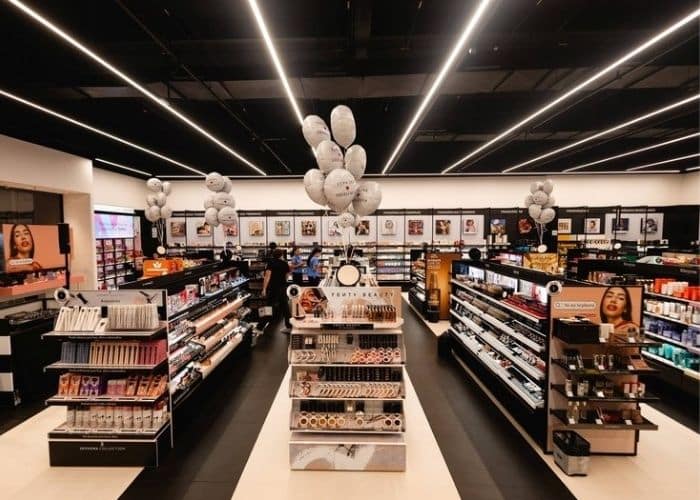 Interior da loja da Sephora no Shopping Iguatemi, em Sorocaba.