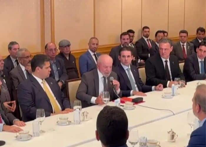 Lula na comitiva.