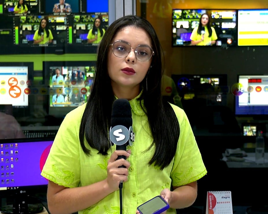 Rep&oacute;rter Fernanda Sena falando sobre o caso.