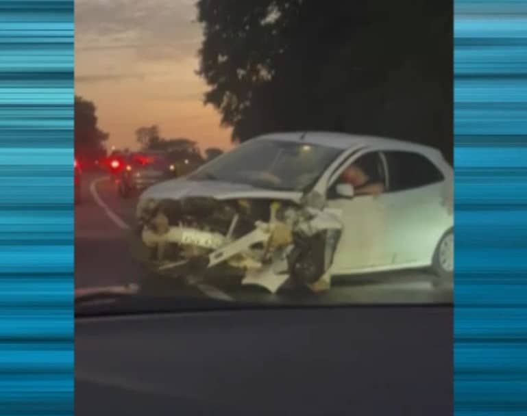 Imagem do carro ap&oacute;s o acidente.