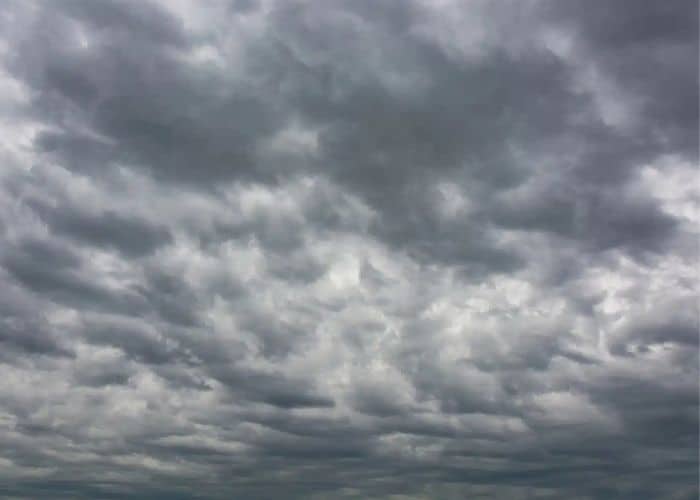 C&eacute;u nublado.