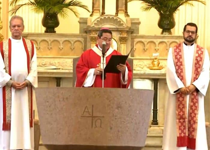 Fiéis participam da celebração que marca início da Semana Santa em Sorocaba