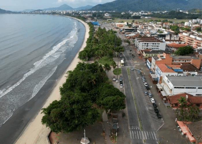 Imagem de praia do litoral paulista