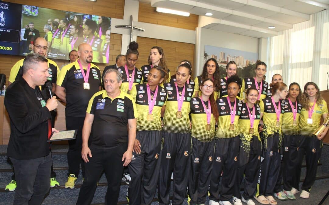 Após vitória na Superliga B, atletas de Sorocaba são homenageadas