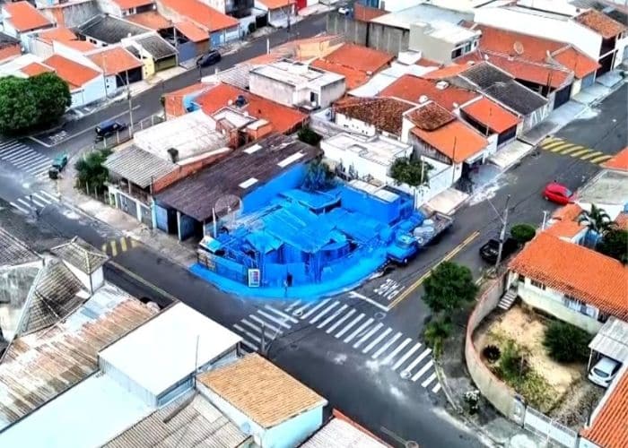 Vis&atilde;o a&eacute;rea da Oficina pintada de azul.