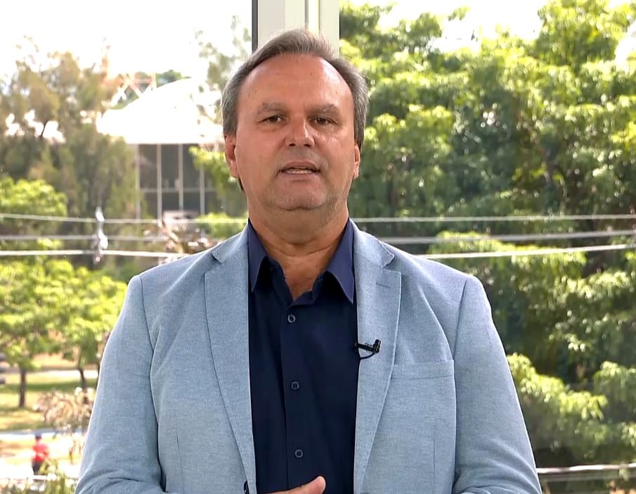 Fausto Peres em entrevista.