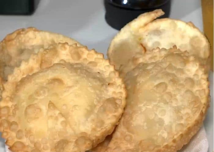 Empada frita.