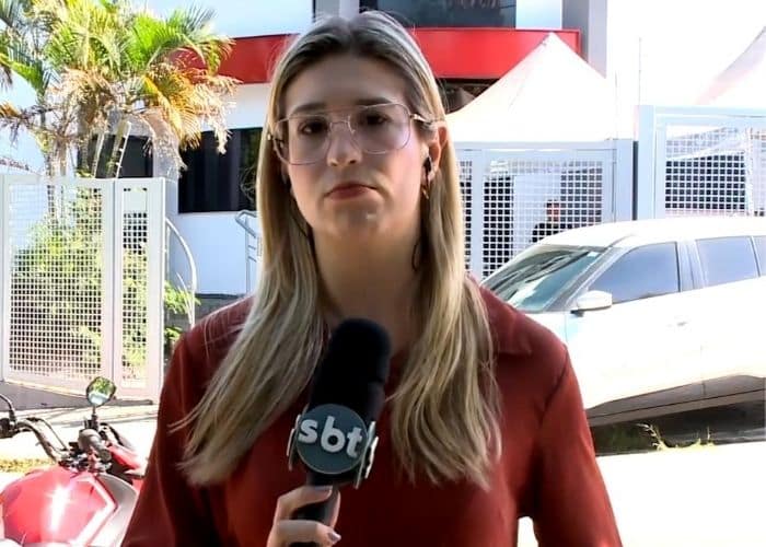 Rep&oacute;rter Nicole Bonentti falando sobre.