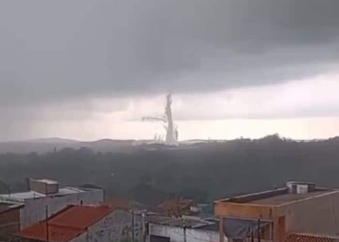 Nuvem com apar&ecirc;ncia de tornado assusta moradores de Jundia&iacute;