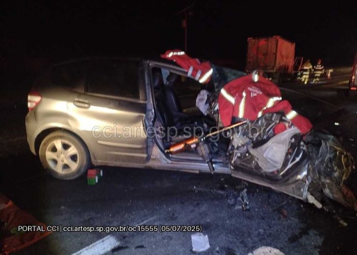 Carro ap&oacute;s acidente