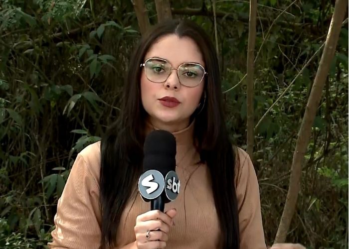 Rep&oacute;rter Fernanda Sena falando sobre o caso.
