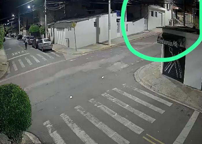 C&acirc;mera de seguran&ccedil;a flagra momento do crime