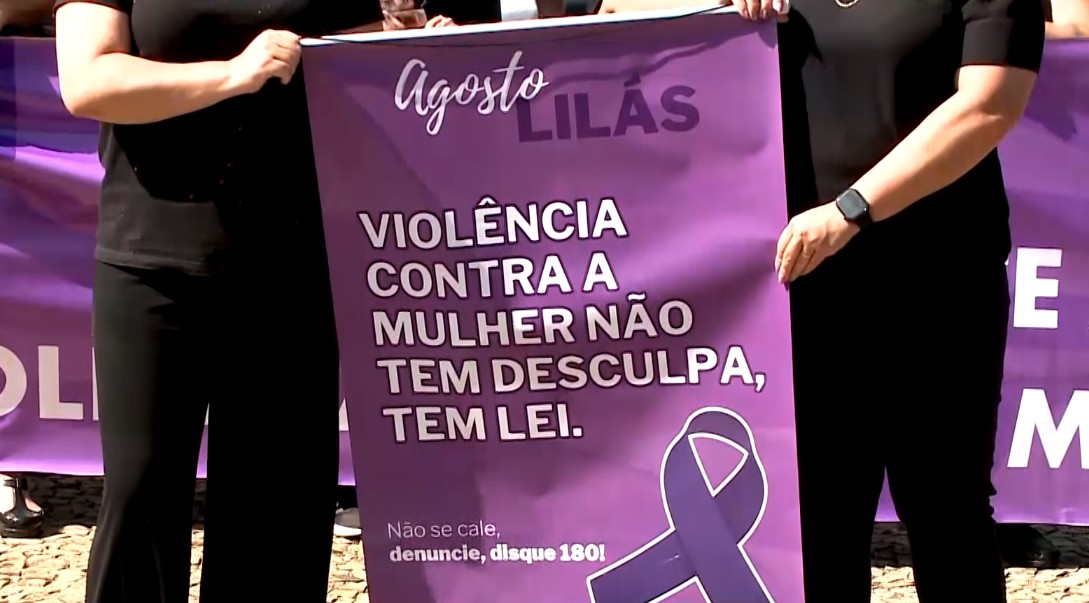Banner da caminhada contra viol&ecirc;ncia contra a mulher.