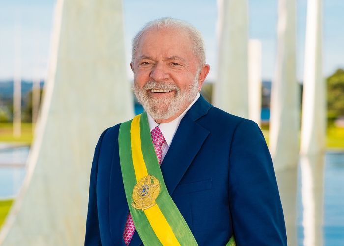 Lula com a faixa presidencial