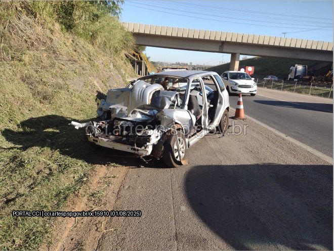 Engavetamento na SP-075 deixa ferido grave e causa lentid&atilde;o de 3 km em Itu
