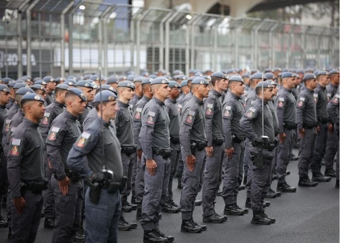 Policiais Militares em forma&ccedil;&atilde;o