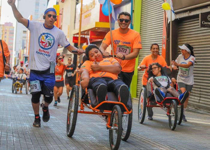 Pessoas correndo no centro de Sorocaba