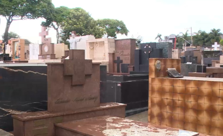 Imagem do cemit&eacute;rio.