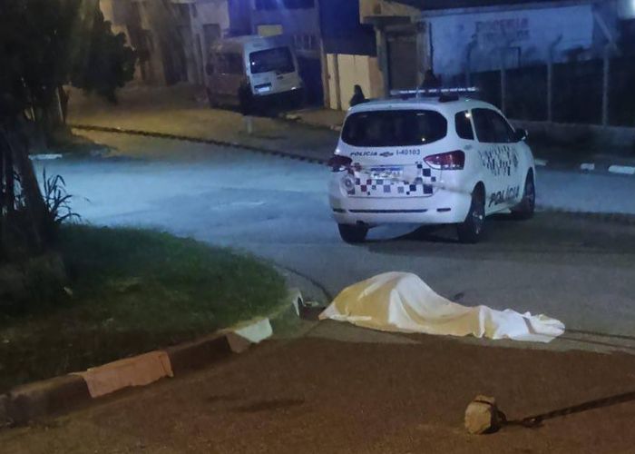 Homem &eacute; morto a tiros no bairro Para&iacute;so, em Alum&iacute;nio