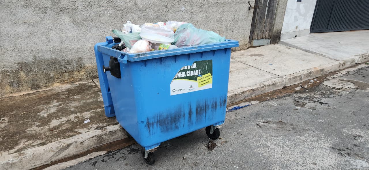 feto &eacute; encontrado dentro de cont&ecirc;iner