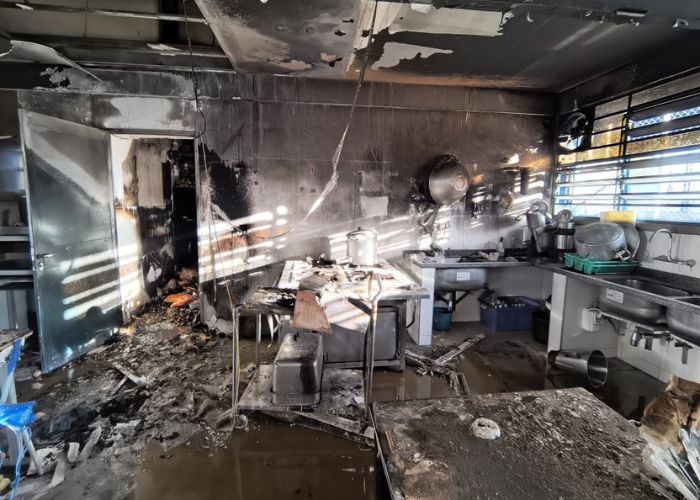 Cozinha ap&oacute;s inc&ecirc;ndio