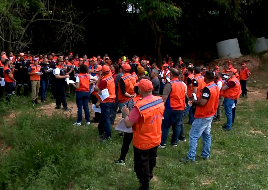 Agentes da Defesa Civil reunidos no treinamento.