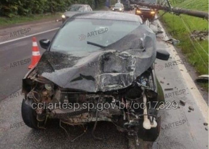 Imagem do carro ap&oacute;s o acidente