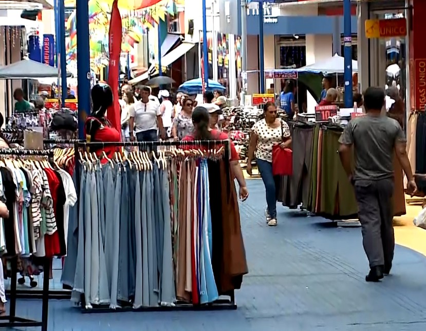 Imagem de lojas no centro de Sorocaba.