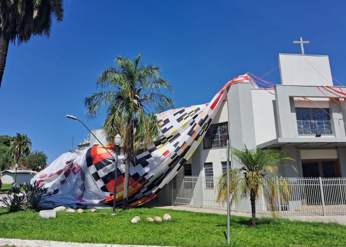 Um bal&atilde;o caiu sobre a Igreja na Vila Padre Bento, em Itu, mobilizando equipes de emerg&ecirc;ncia.