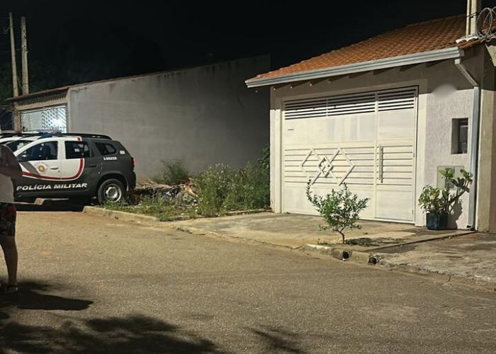 Imagem do terreno em que o corpo da mulher foi encontrado