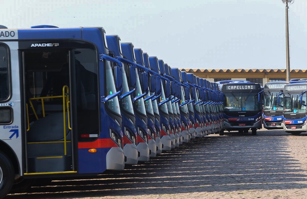 Imagem dos &ocirc;nibus.