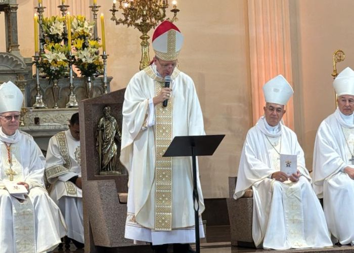 Posse can&ocirc;nica de Dom Jos&eacute; Roberto Fortes Palau re&uacute;ne milhares de fi&eacute;is em Sorocaba