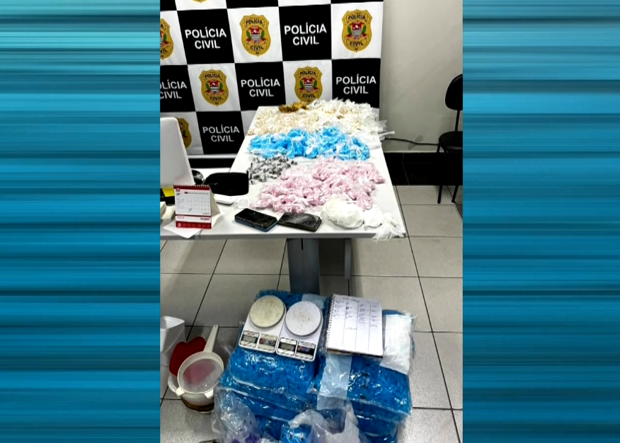 Imagem dos itens apreendidos pela pol&iacute;cia.