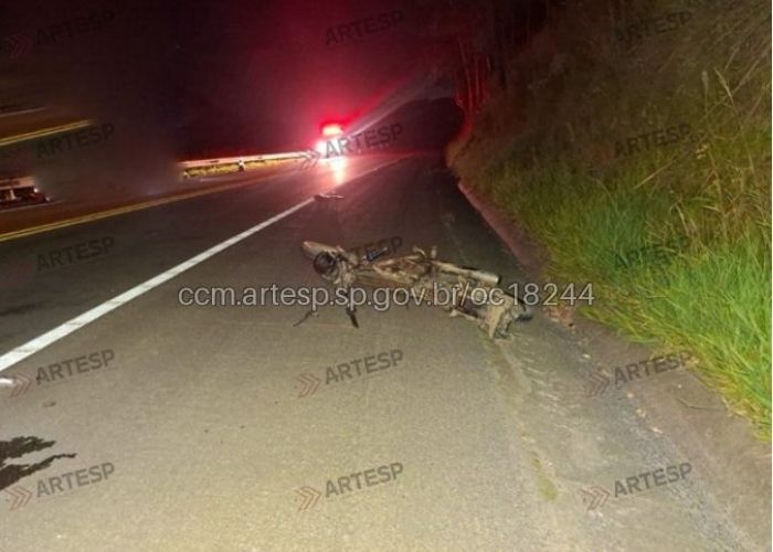 Imagem da moto ap&oacute;s o acidente