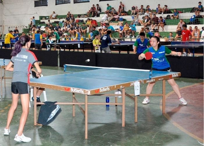 Imagem de jovens jogando