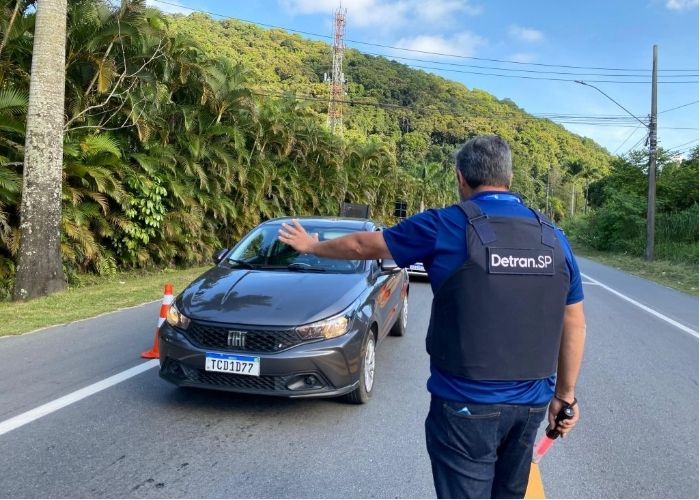 Blitz de tr&acirc;nsito autua 26 motoristas ap&oacute;s abordagem de 250 ve&iacute;culos em Porto Feliz
