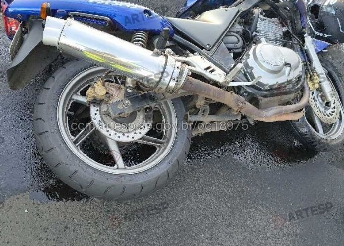 Imagem da moto ap&oacute;s a colis&atilde;o