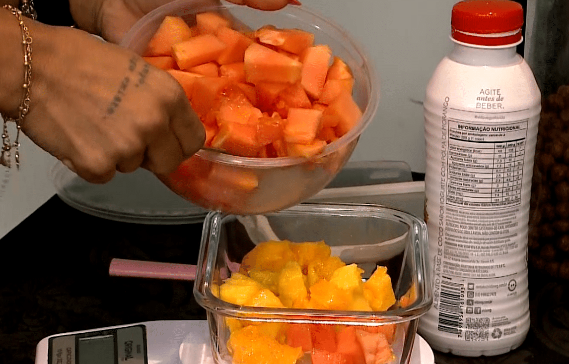 Imagem de salada de frutas.