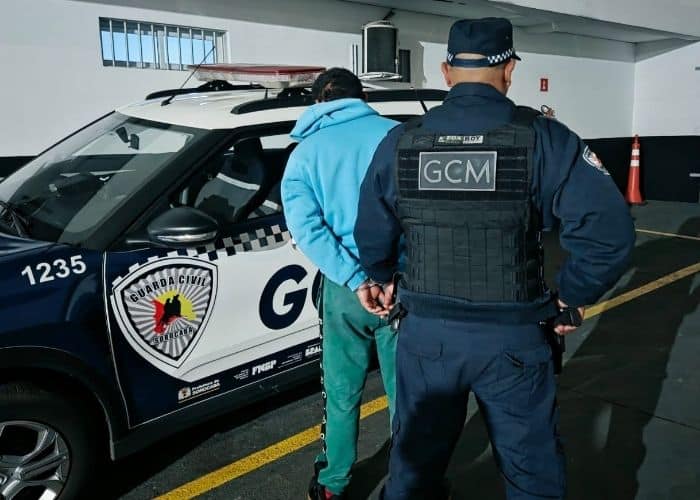 Guarda Civil Municipal encontrou por&ccedil;&otilde;es de maconha, coca&iacute;na, crack e ice, al&eacute;m de dinheiro, durante abordagem no Parque Vit&oacute;ria R&eacute;gia