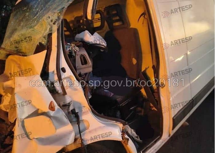 Motorista de van morre em acidente em rodovia de Tatuí