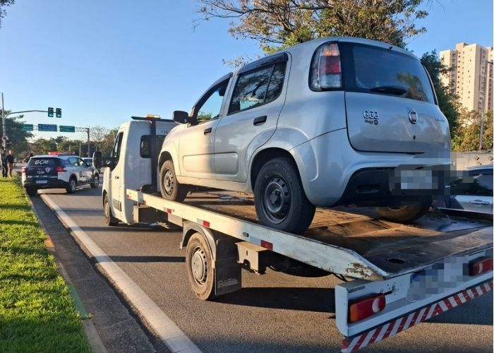 GCM apreende veículo com 203 multas e mais de R$ 81 mil em débitos na Avenida Dom Aguirre