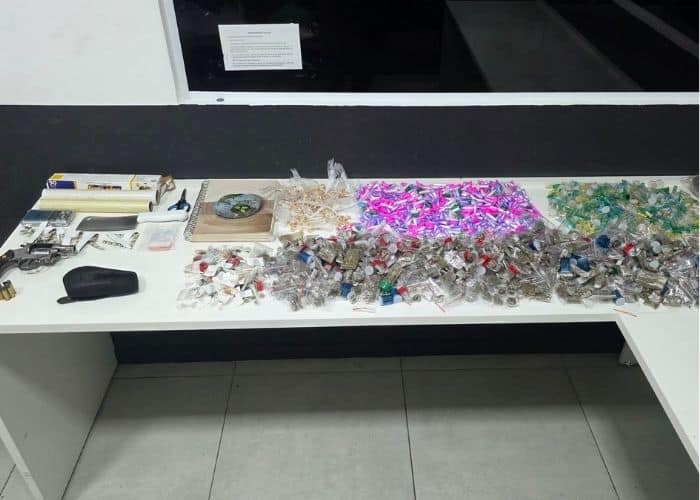 Casal é preso com mais de 3 mil porções de drogas e arma de fogo em Sorocaba