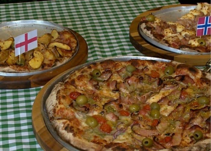 imagem de 3 pizzas
