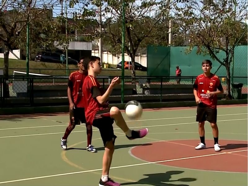 Adolescentes de Sorocaba embarcam para período de treinos em clube italiano de futsal