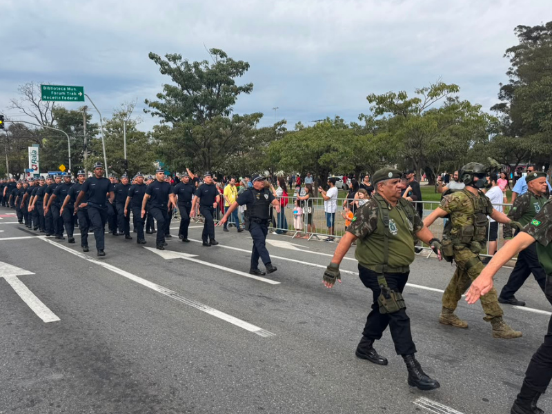 Desfile cívico marca comemoração dos 372 anos de Sorocaba
