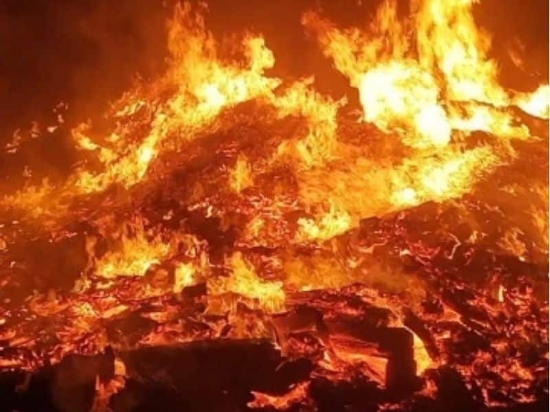 Imagem do Ecoponto pegando fogo
